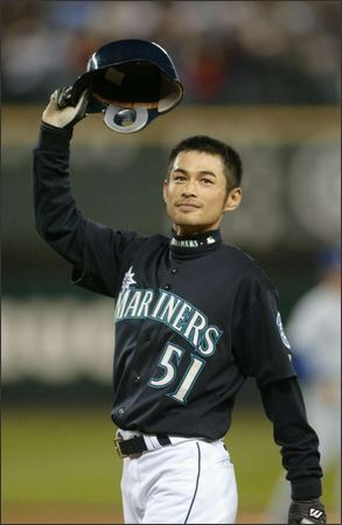 Ichiro breaks 84-year-old record for hits in a season