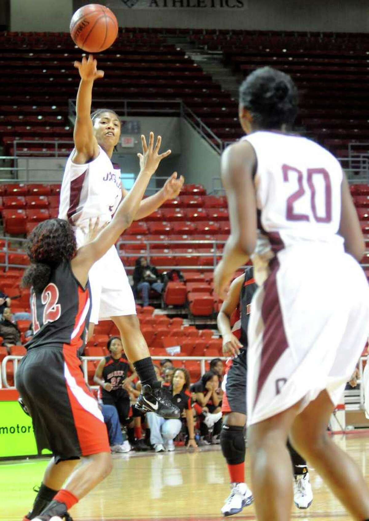 Seven Central football players, five girls basketball players sign with