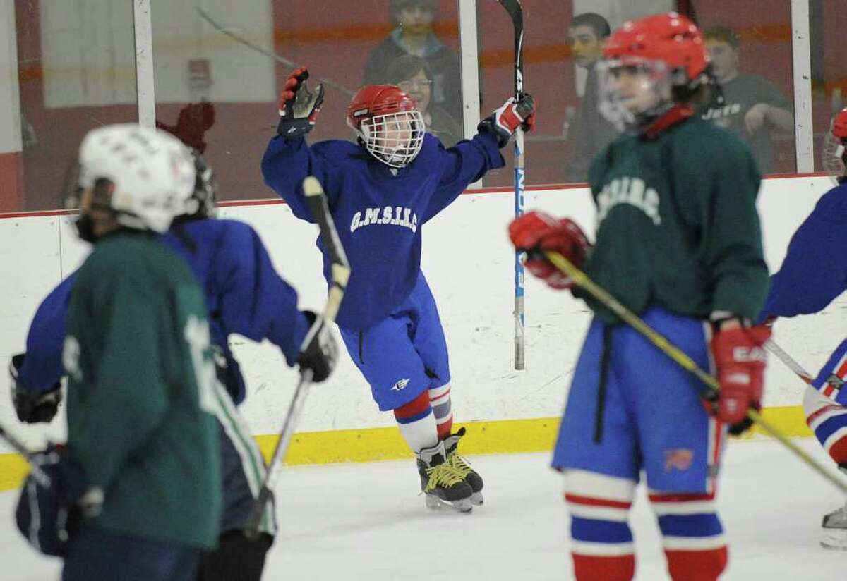 Central Middle School wins Greenwich Middle School Ice Hockey Challenge