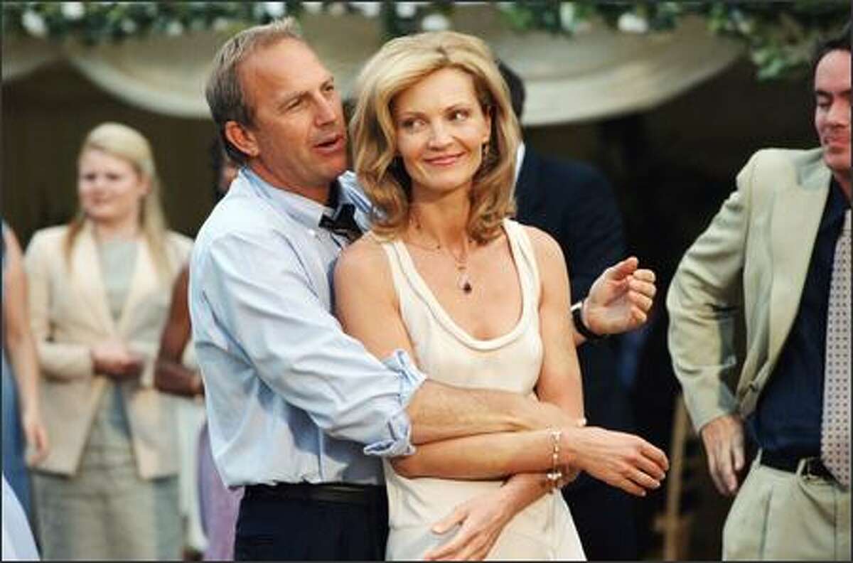 Terry (Joan Allen) develops an offbeat relationship with her next-door neighbor, Denny (Kevin Costner). A once-great baseball star turned radio DJ, Denny becomes a drinking buddy for Terry and slowly evolves into her source of strength.