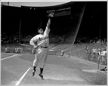 1941 Seattle Rainiers Promotional Pacific League Photograph., Lot  #44102