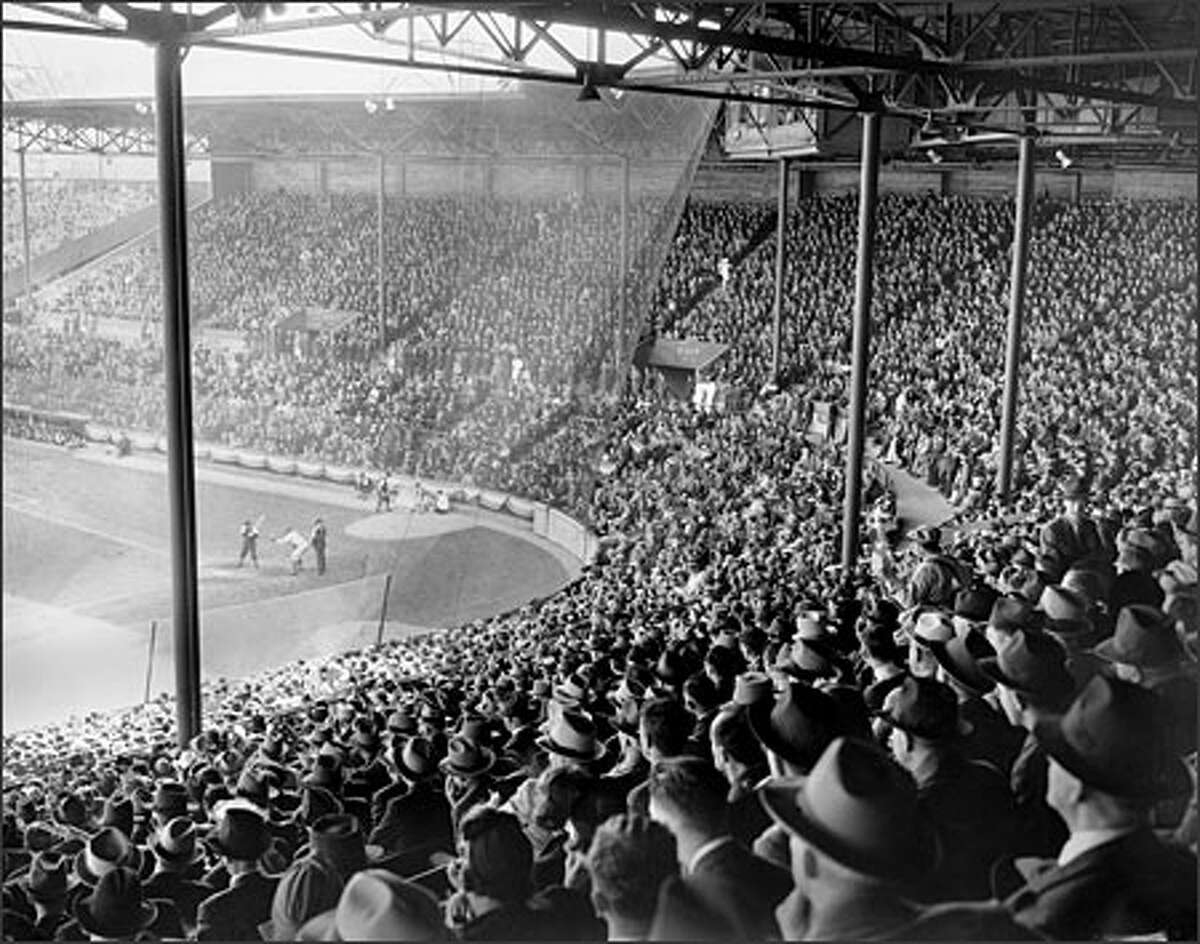 1942 SEATTLE RAINIERS PCL CHAMPS TEAM PHOTO BASEBALL WASHINGTON USA