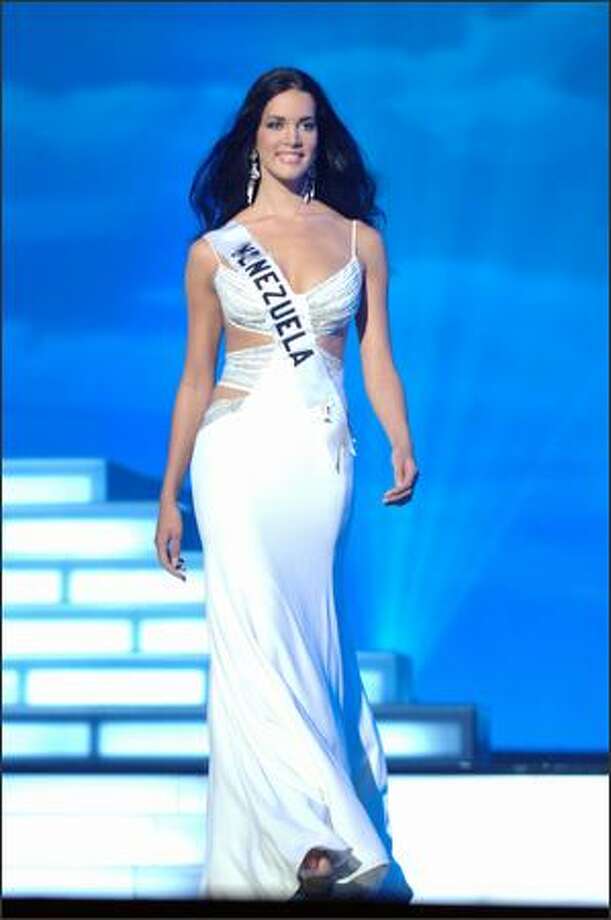 Miss Universe (2005) -- Presentation Show Gowns 4 - seattlepi.com