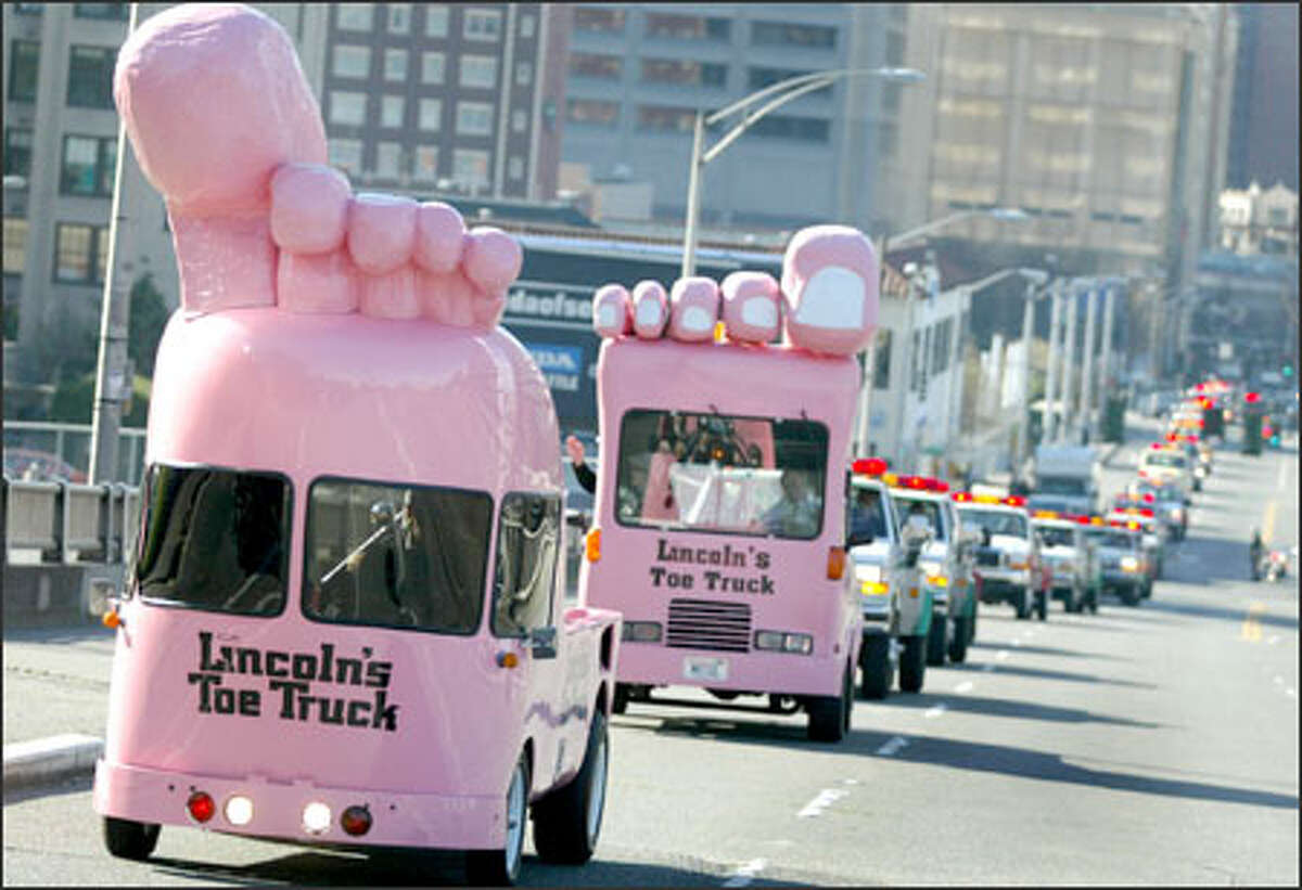 Lincoln Toe Trucks: Those who exited Interstate 5 at Mercer Street were once greeted by Lincoln Towing Co.'s giant pink toe truck. In early 2005, the Museum of History and Industry made a kitschy parade out of moving it to its home among Bobo and the Rainier Beer "R."