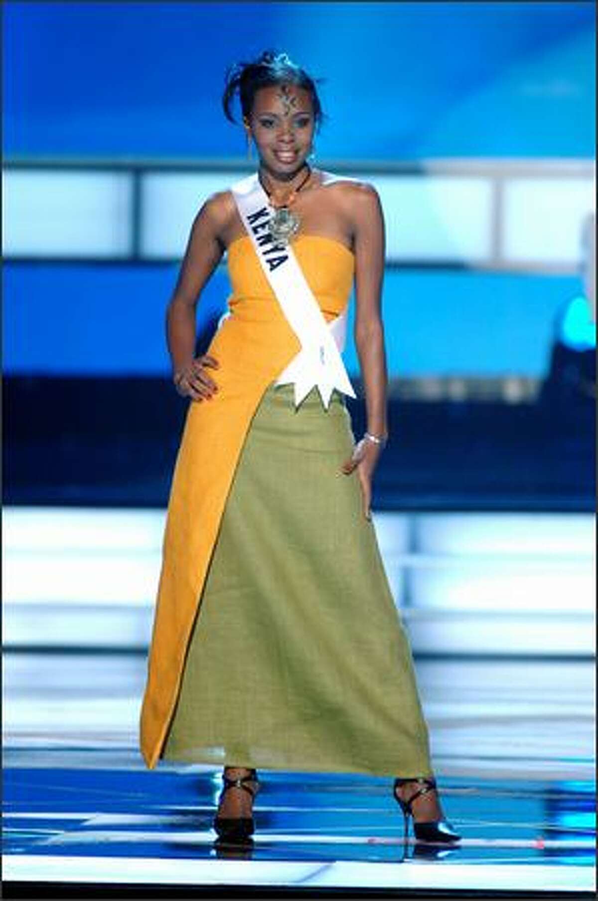Miss Universe (2005) -- Presentation Show Gowns 3