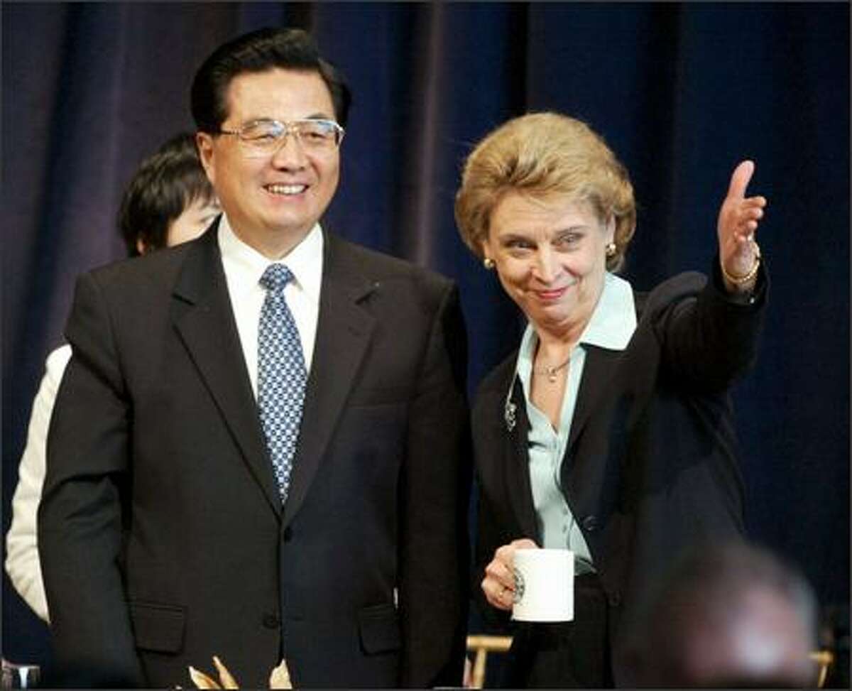 Washington State Governor Christine Gregoire points out Starbucks Chairman Howard Schultz to Chinese President Hu Jintao at the Friendship Luncheon held at Future of Flight in Mukilteo on Wednesday April 19, 2006.