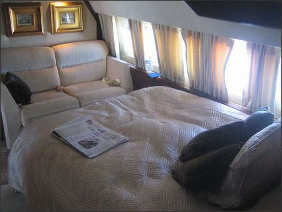 Our 727 had a stateroom with bed and shower in the bath. The bed was auctioned off to one winning journalist on various legs of the around-the world trip.