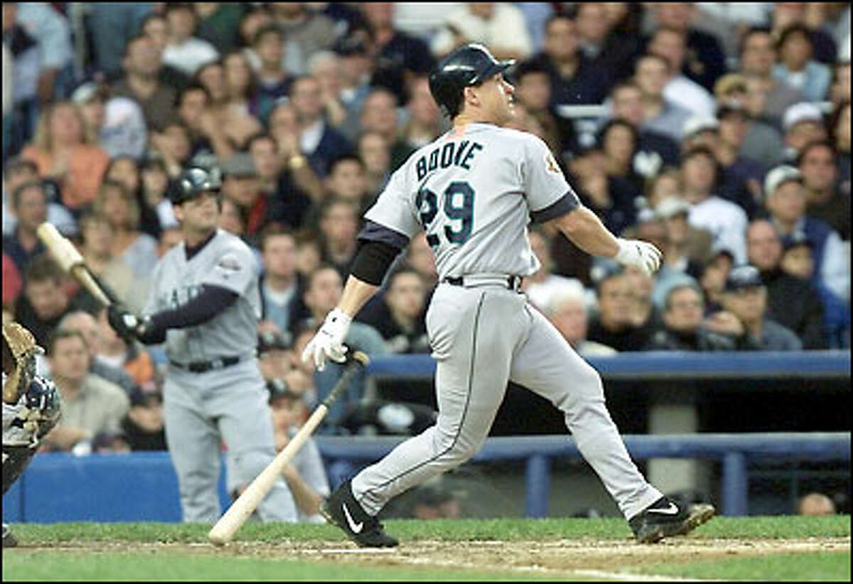 Mariner Bret Boone's single is dropped by New York's Chuck Knoblauch, allowing two runs in the fifth inning of Game 3 of the ALCS.