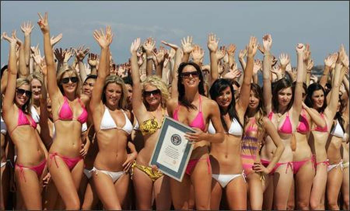 Cosmopolitan magazine editor Sarah Wilson (C) poses with some 1010 woman pose during a world record attempt for the biggest swimsuit photo shoot at Bondi Beach on September 26, 2007 in Sydney, Australia. Australia's Cosmopolitan magazine and Venus Breeze joined forces to break the Guinnesss World Record for the Biggest Swimsuit Shoot, as more than 1010 bikini clad women attended to celebrate 30 days of Fashion and Beauty.