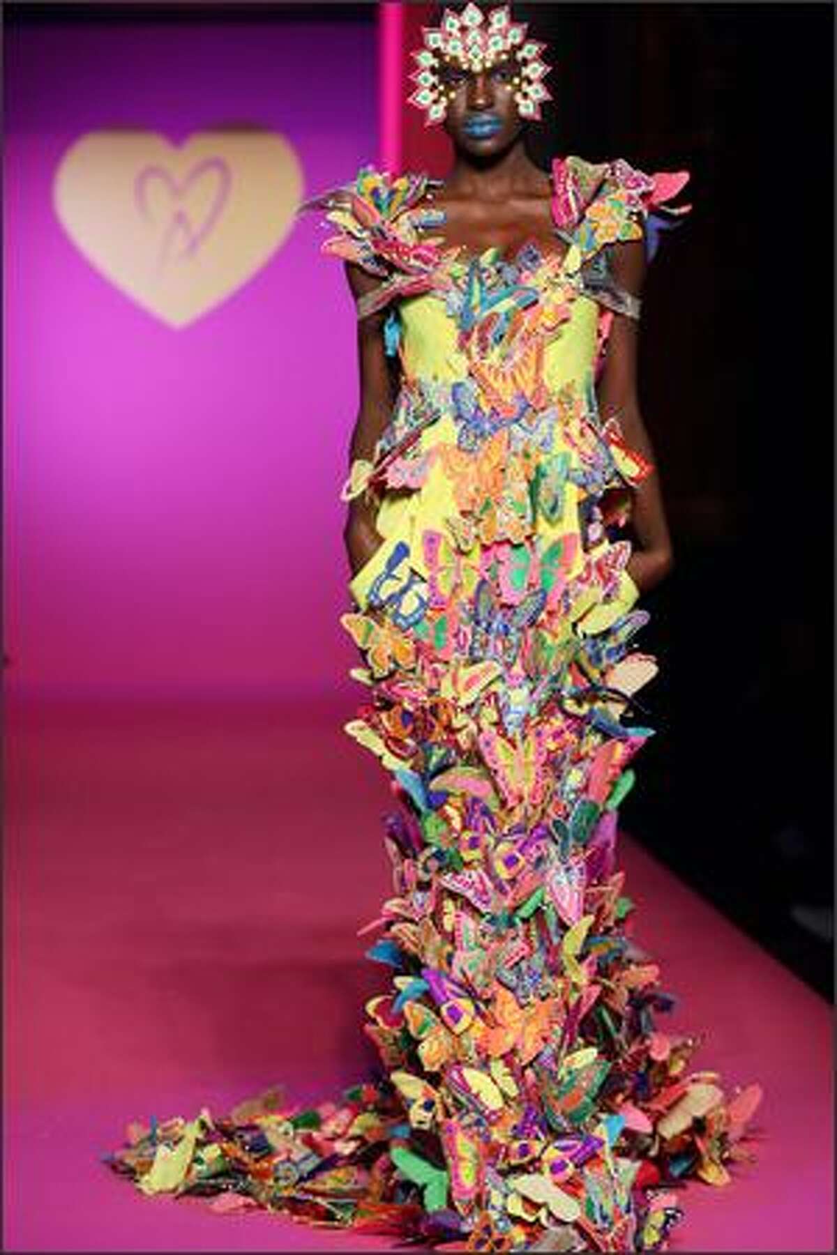 A model presents a creation by Indian designer Manish Arora during the Spring/Summer 2008 ready-to-wear collection show in Paris, 30 September 2007. AFP PHOTO FRANCOIS GUILLOT