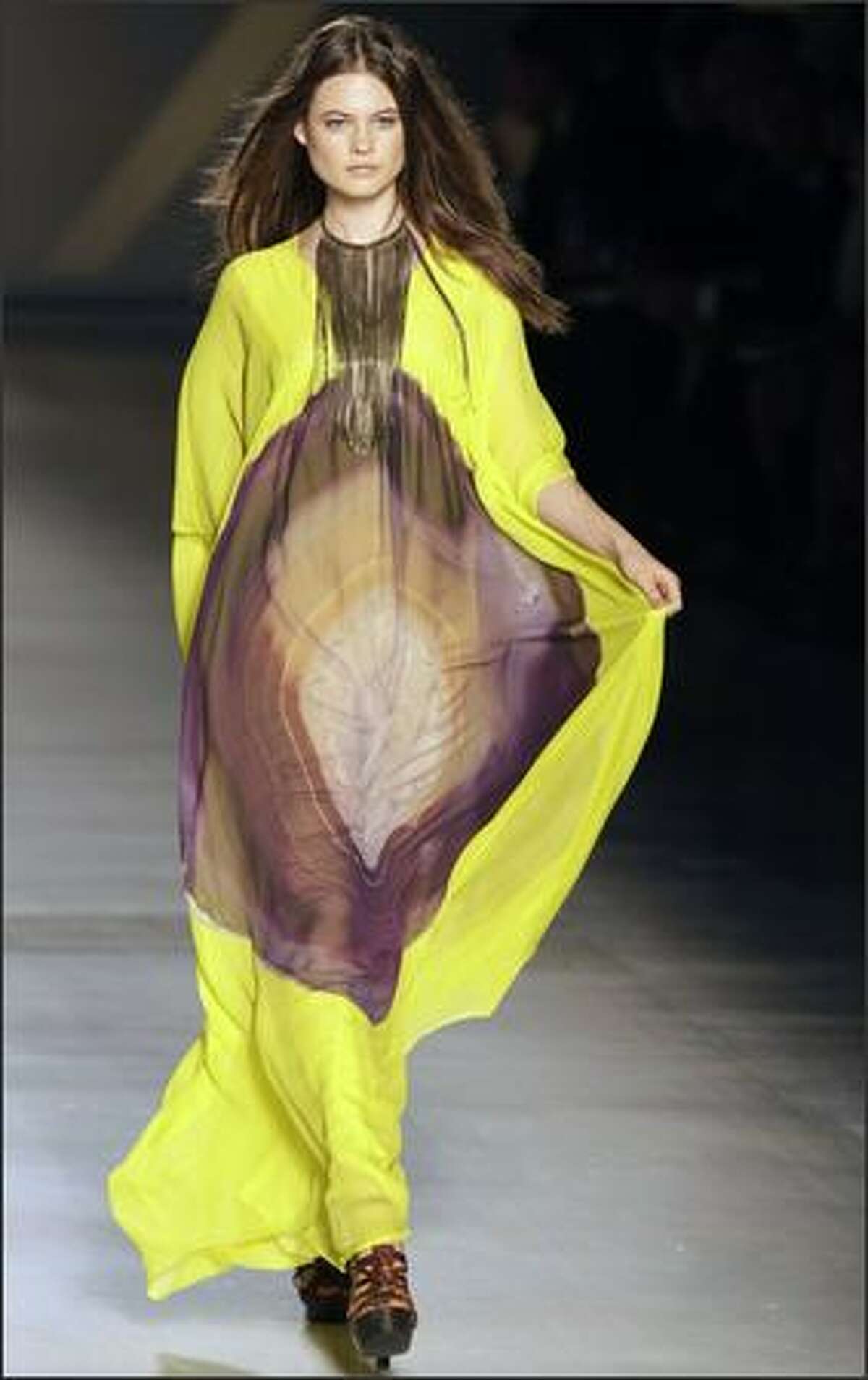 A model presents a creation by Italian designer Veronica Etro during the spring/summer 2008 collections of the Milan ready-to-wear fashion shows.
