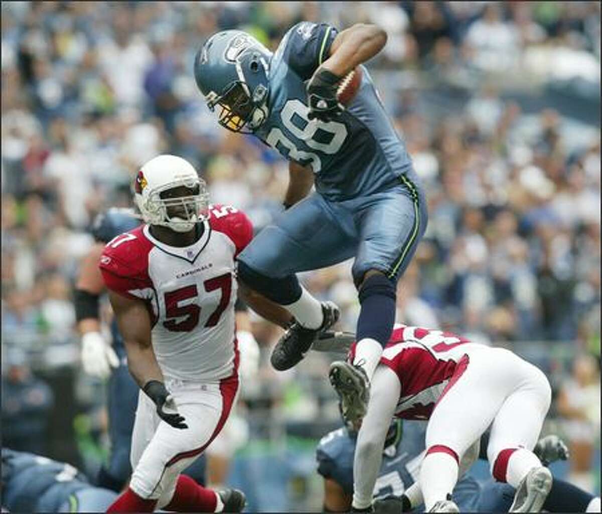 Seattle Seahawks fullback Mack Strong leaps while rushing for a 14-yard gain against Arizona Cardinals during a game at Qwest Field on Sunday, September 17, 2006. (Dan DeLong/Seattle Post-Intelligencer)