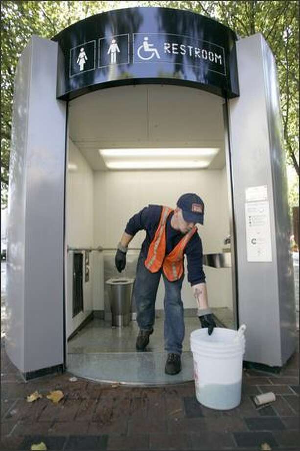 Hightech public toilets going to waste, city told