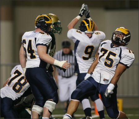 auburn bellevue bashes sack travis quarterback settled stanaway defensive craig nelson players