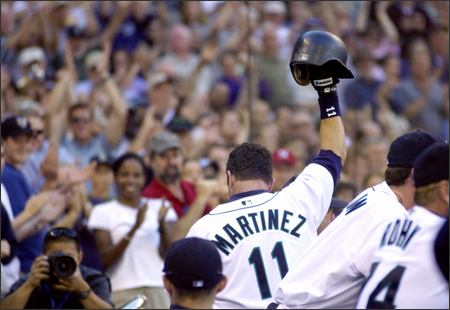 Edgar Martinez doing what he does! #baseball #baseballlife