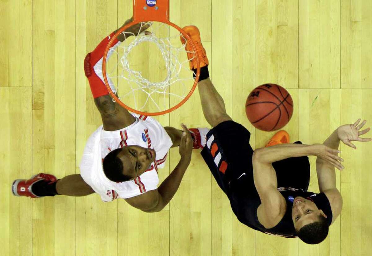 Texas-San Antonio's Devin Gibson, right, shoots over Ohio State's Deshaun Thomas in the first half of an East regional NCAA college basketball tournament second round game Friday, March 18, 2011, in Cleveland. (AP Photo)