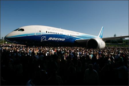 【写真集】THE BIRTH OF THE 787 DREAMLINER The Birth of the 787 Dreamliner: Turner, Edgar: Amazon.com