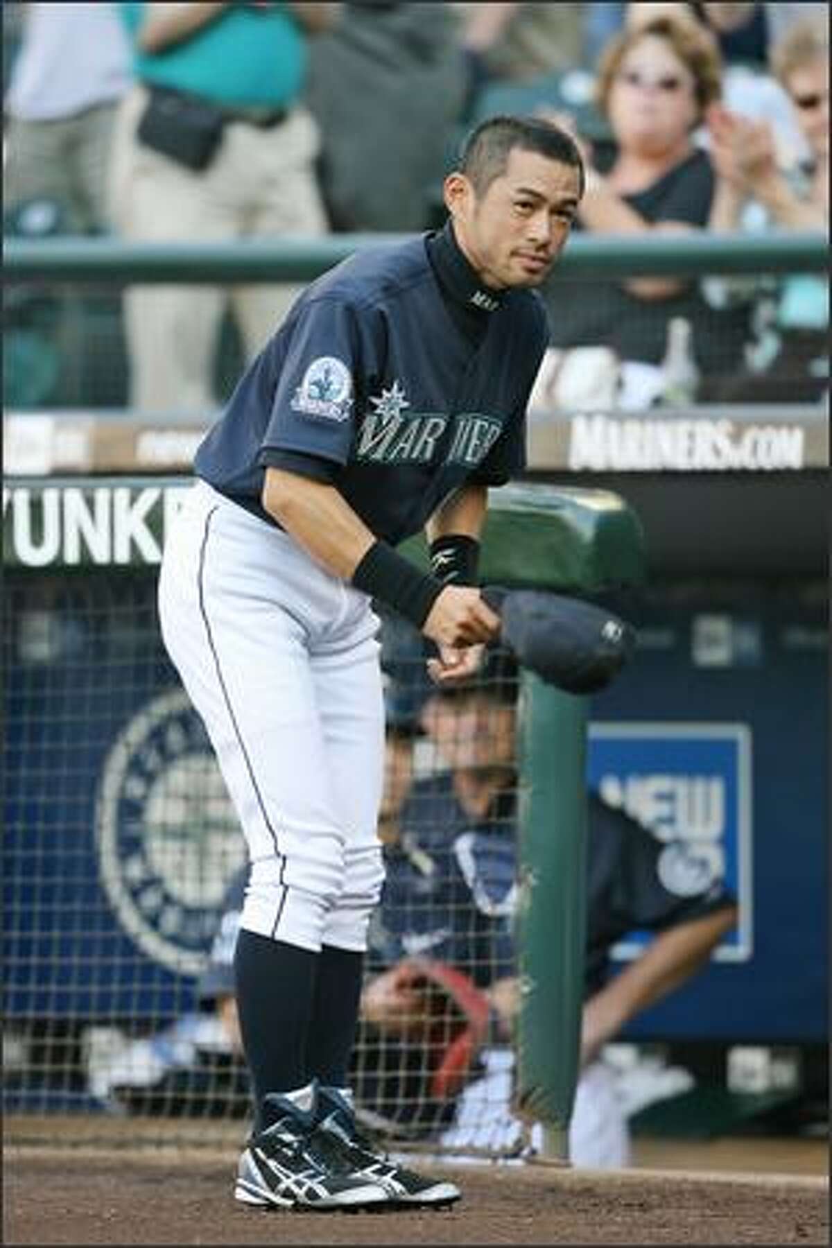 Mariners Notebook Cheers all around for Ichiro's new deal