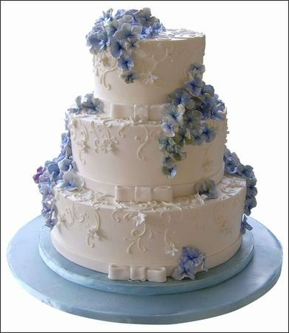 Aimee Page of Hollyhock Cakes created this organic work of art with sugar hydrangeas.
