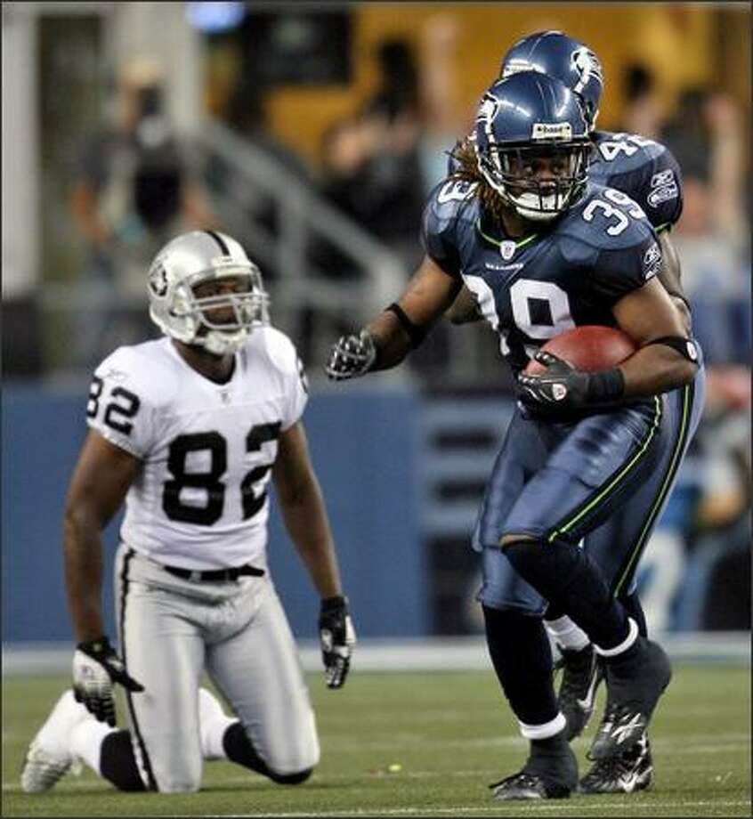 Hardhitting rookie from UW sticks with Hawks as undrafted free agent