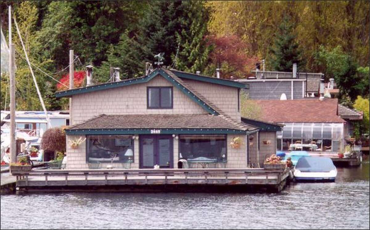 The "Sleepless in Seattle" houseboat on Lake Union is seen in this May 2001 file photo. It was one of the highlights of an Argosy cruise tour.
