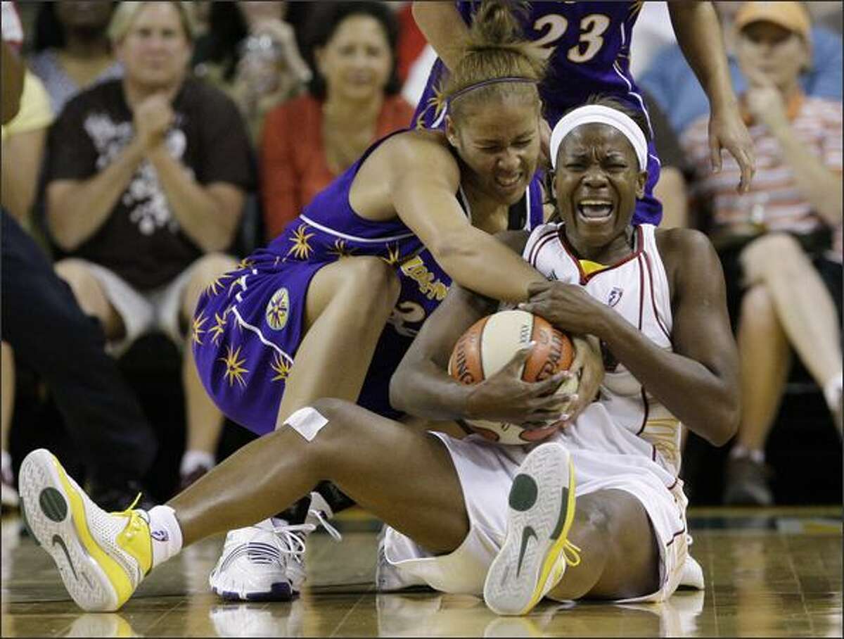 Sheryl Swoopes, right, yells for a timeout as Los Angeles' Christi Thomas tries to grab the ball in the first half. The Storm was given a timeout on the play.