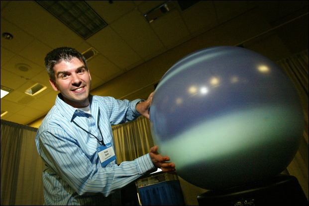 Here comes Sphere: Microsoft debuts computing in round