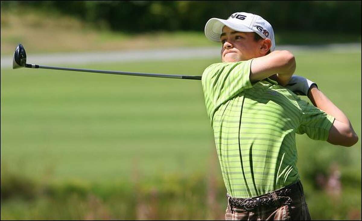 Pre-teen golfer boasts sweet swing and pic