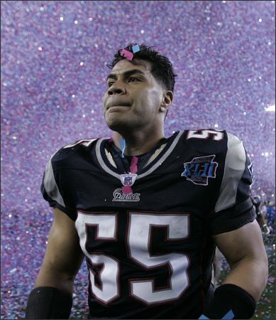 Family, friends and fans mourn NFL star Junior Seau