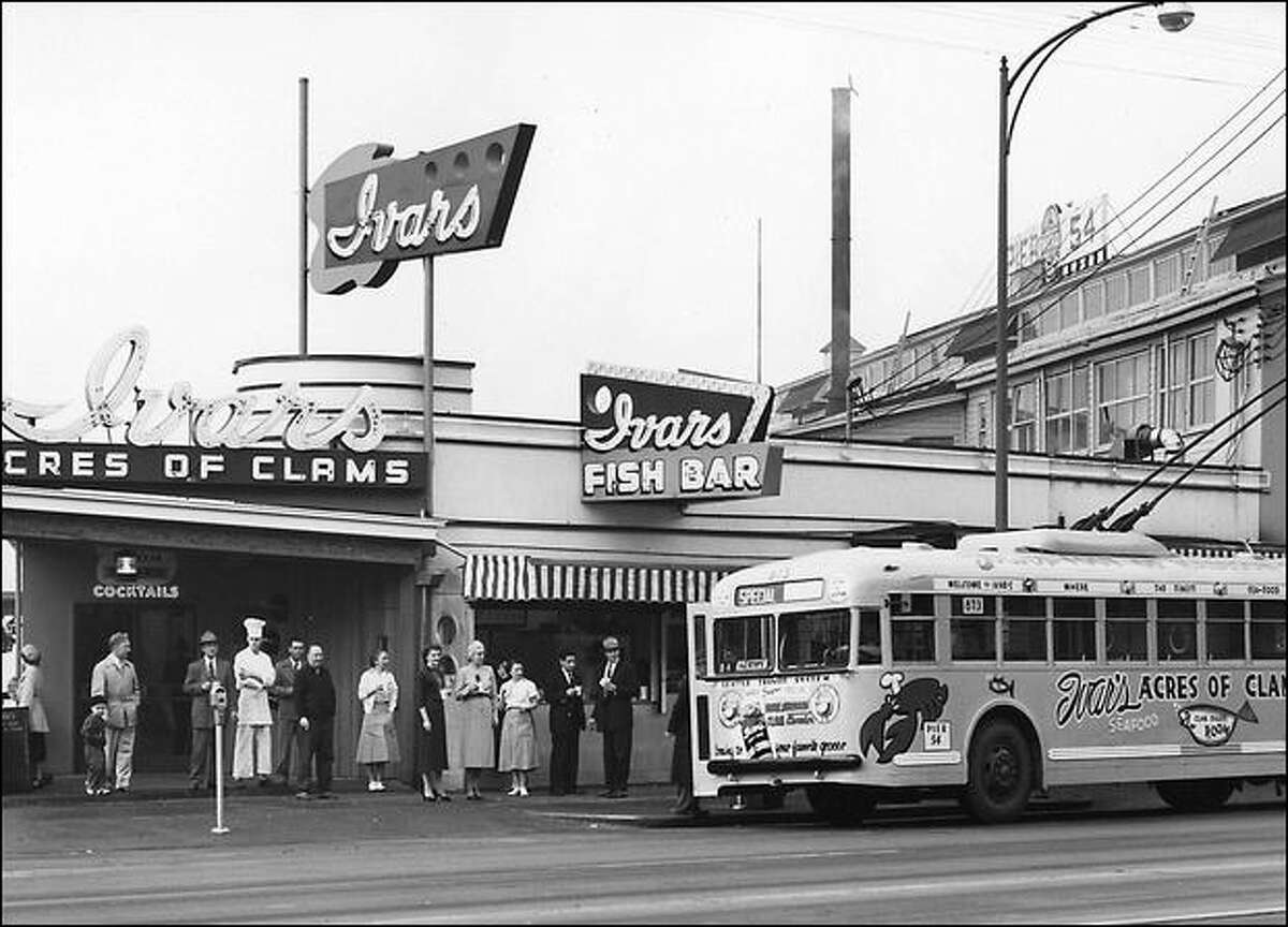 Ivar's Acres of Clams on the Seattle waterfront in 1950.