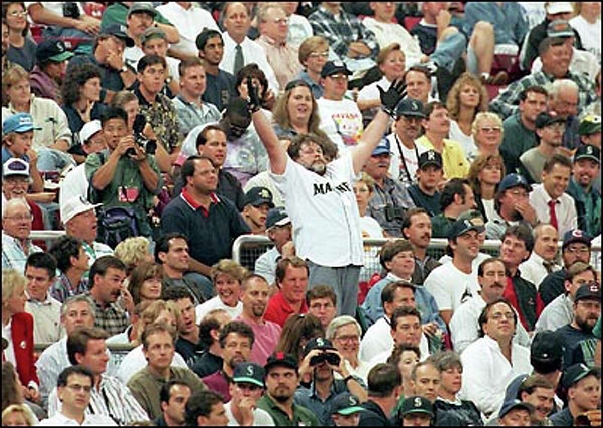 Seattle Mariners T-shirt Bill the Beer Man go M's 