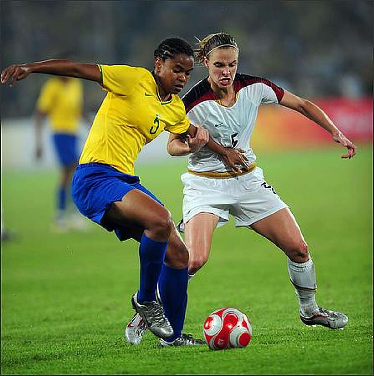 Renata Costa (L) of Brazil vies with Lindsay Tarpley from US during the women's gold medal football match in the 2008 Beijing Olympic Games in Beijing.