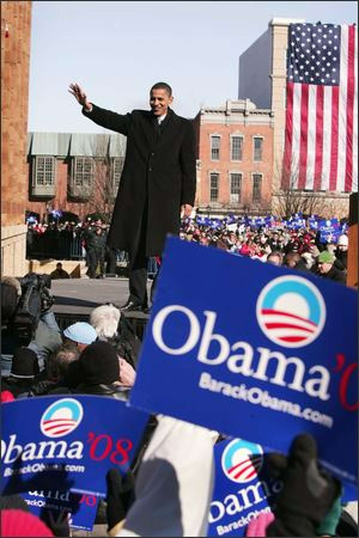 Senator Barack Obama (D-IL) waves to a crowd gathered on the lawn of the old State Capital Building Feb. 10, 2007 in Springfield, Illinois. Obama announced to the crowd that he would seek the Democratic nomination for President.