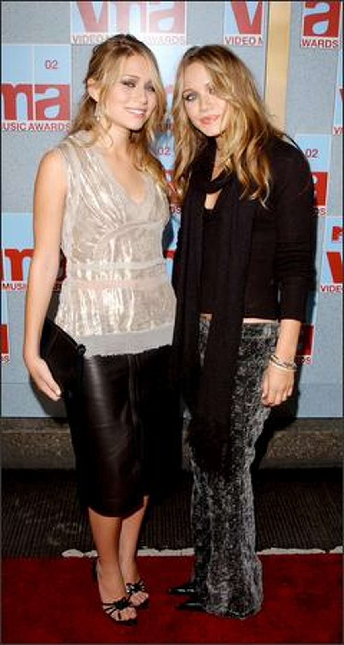 Ashley (left) and Mary-Kate arrive at the 2002 MTV Video Music Awards in New York, Aug. 29, 2002.