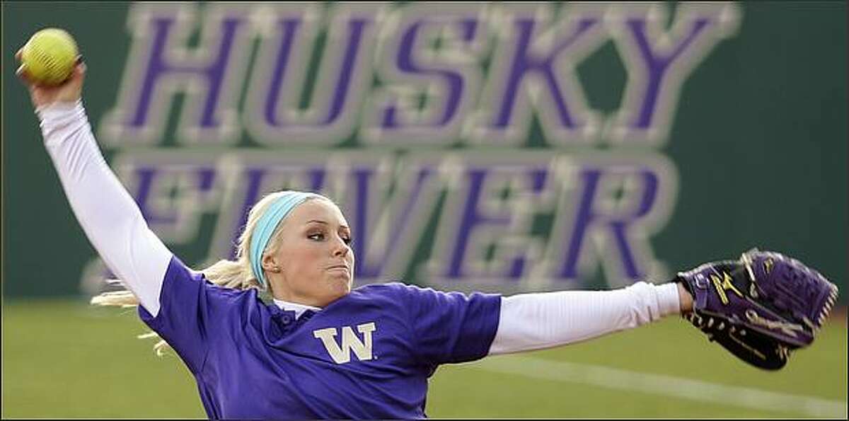 UW Softball Preview: Huskies swing for the fences