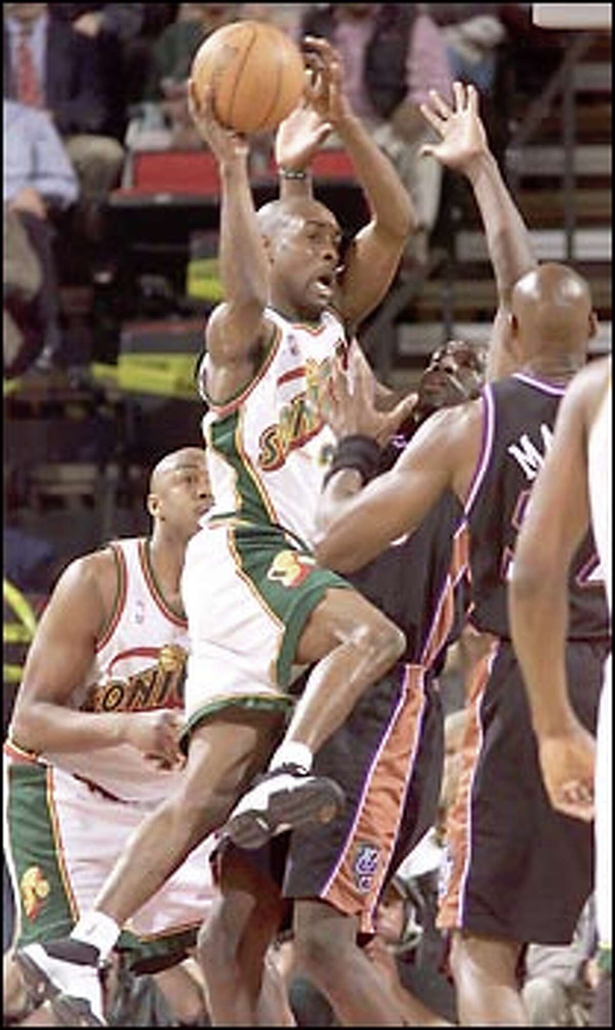Sonics point guard Gary Payton drives against the Jazz defense in the first quarter of Seattle's win in KeyArena.