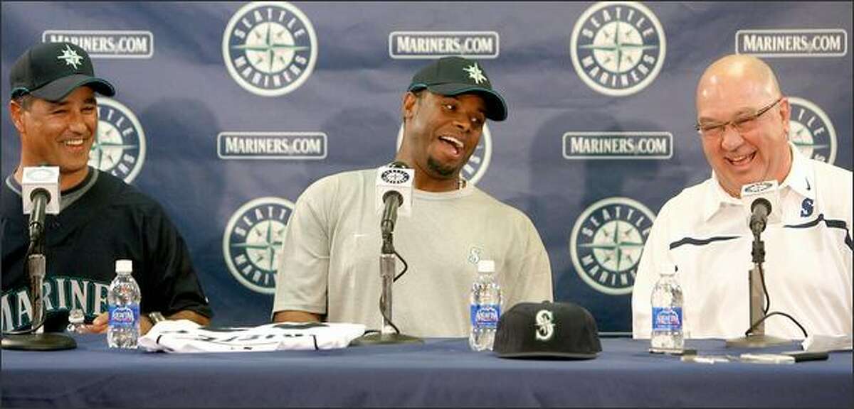 Ken Griffey Jr. (center) cracks up manager Don Wakamatsu (left) and general manager Jack Zduriencik at a press conference at the Mariners' spring training facility in Peoria, Ariz., on Saturday.