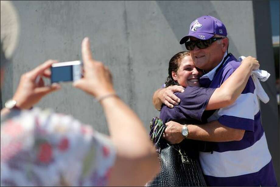 Uw Softball Team Returns Home