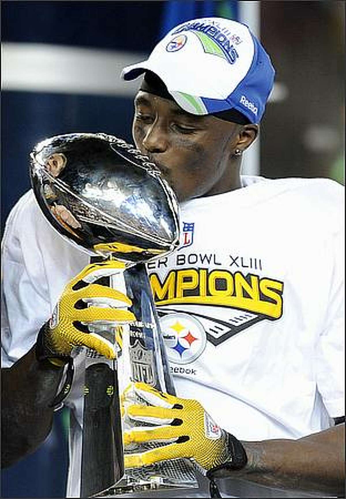 Super Bowl XLIII MVP Santonio Holmes of the Pittsburgh Steelers kisses the Vince Lombardi trophy after defeating the Arizona Cardinals 27-23.(TIMOTHY A. CLARY/AFP/Getty Images)