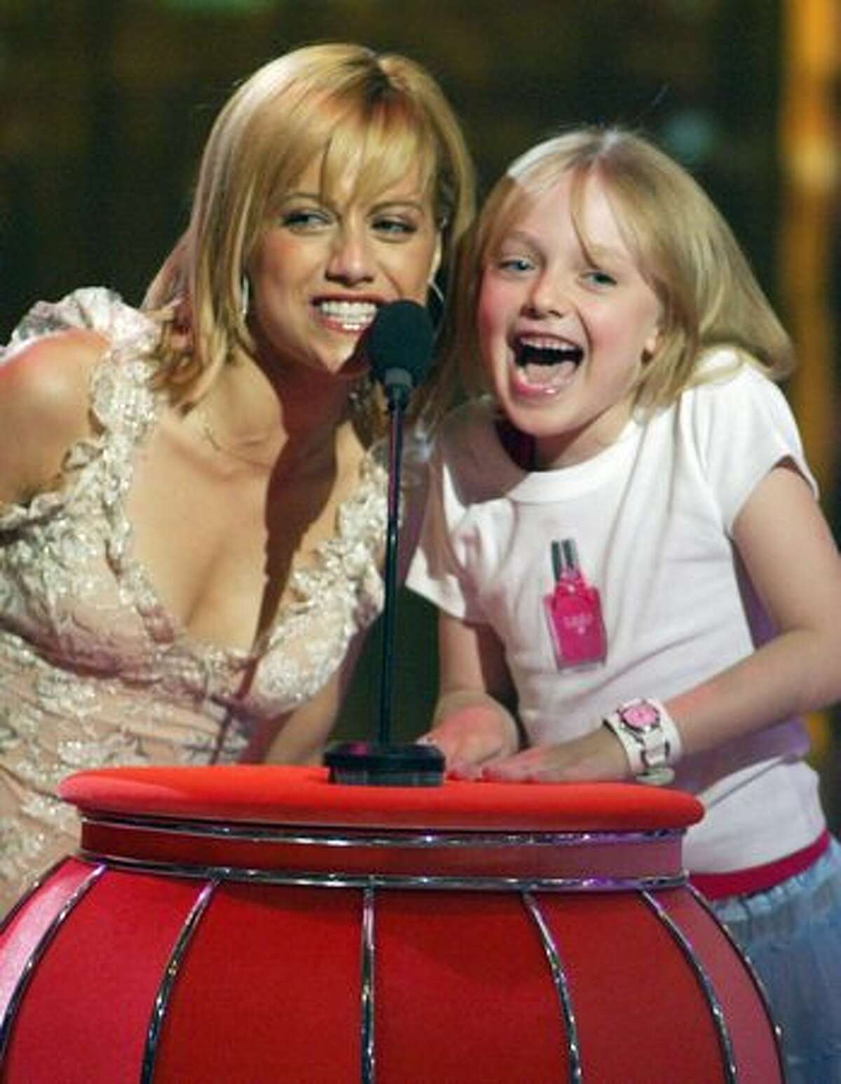Brittany Murphy and Dakota Fanning present an award at the 2003 Teen Choice Awards on Aug. 2, 2003 in Universal City, Calif.