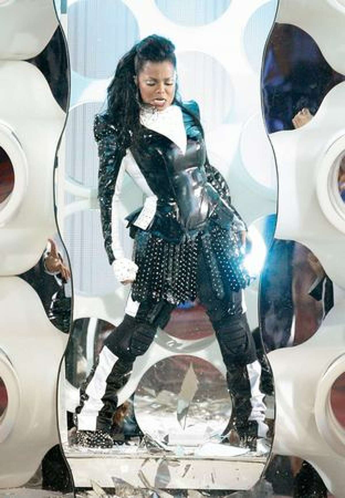 Singer Janet Jackson performs during the 2009 MTV Video Music Awards at Radio City Music Hall in New York on Sunday.