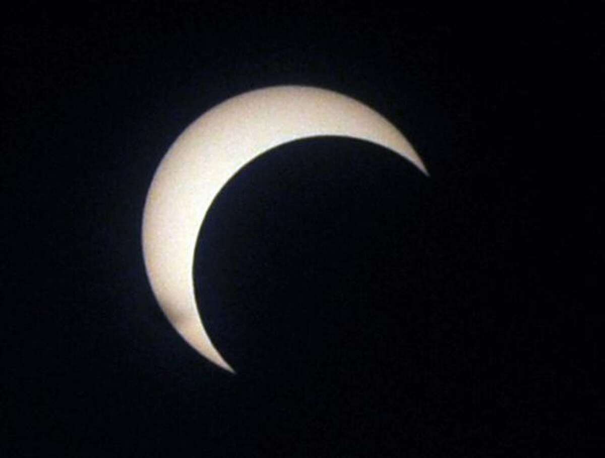 The moon begins to obstruct the view of the sun from Earth in Colombo on. The longest lasting solar eclipse of the last millenium was first visible in Sri Lanka's north and northeastern areas.