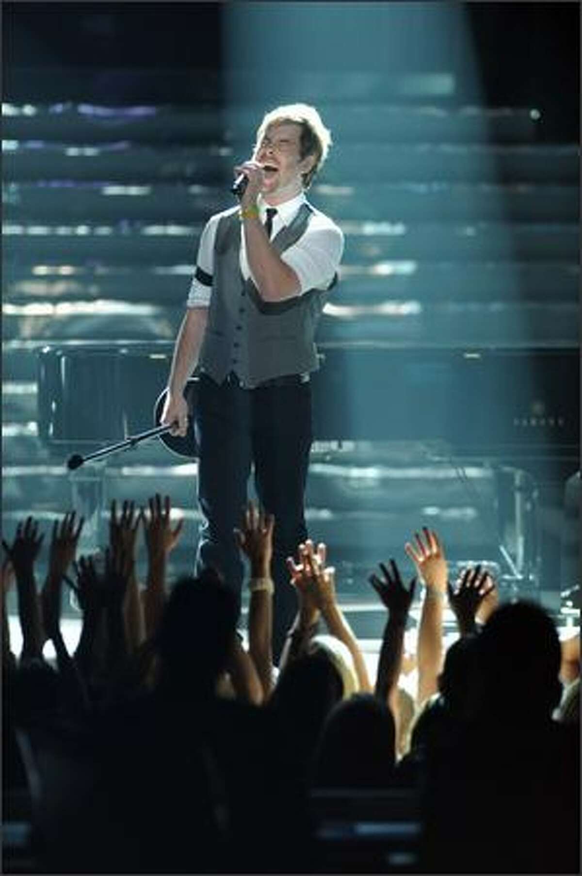 Season 7 American Idol winner David Cook performs "Permanent."