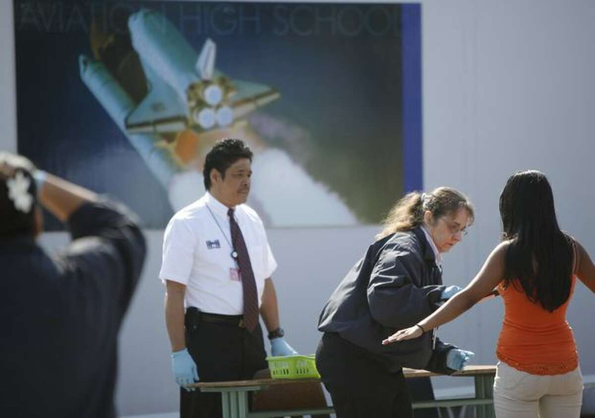 Aviation High School Students Ride New Boeing 737800