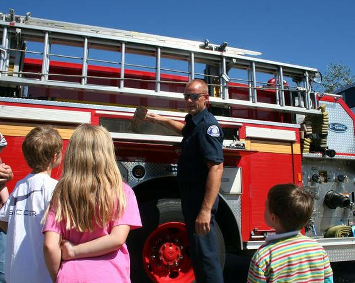 Firefighter Bill Sams shows kids from Hawthorne Hills engine 38 during the 2009 groundbreaking ceremony.