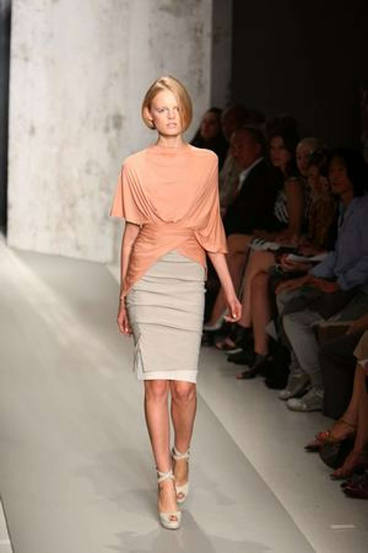 Donna Karan Spring 2010 Fashion Show