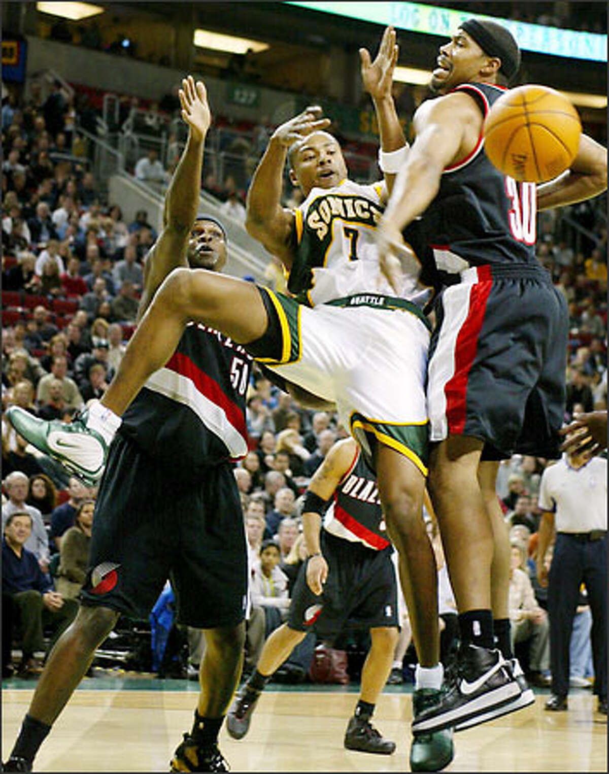 Rashard Lewis battles for an offensive rebound with the Blazers Bonzie Wells and Rasheed Wallace.