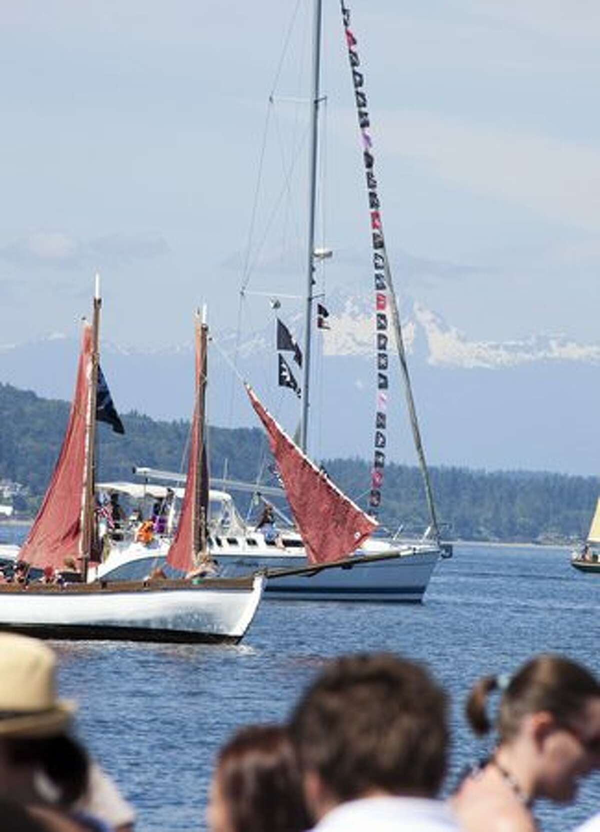 Seafair pirates landing