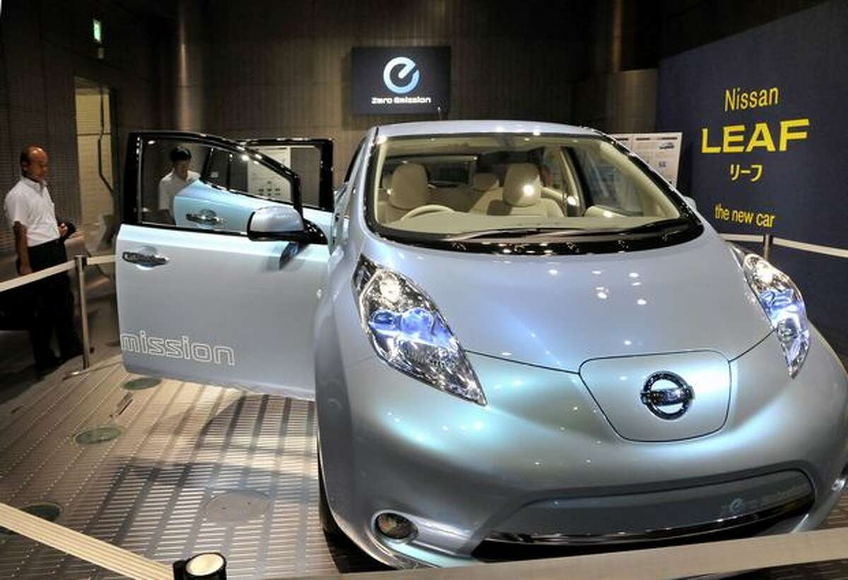 Japanese auto company Nissan Motor displays the company's Leaf electric vehicle that will be launched on Japanese market at the end of this year at Nissan's showroom in Tokyo on July 29, 2010. Nissan announced a quarterly net profit of 106.6 billion yen (1.22 billion dollars), after a 16.5 billion yen loss a year earlier. AFP PHOTO / Yoshikazu TSUNO