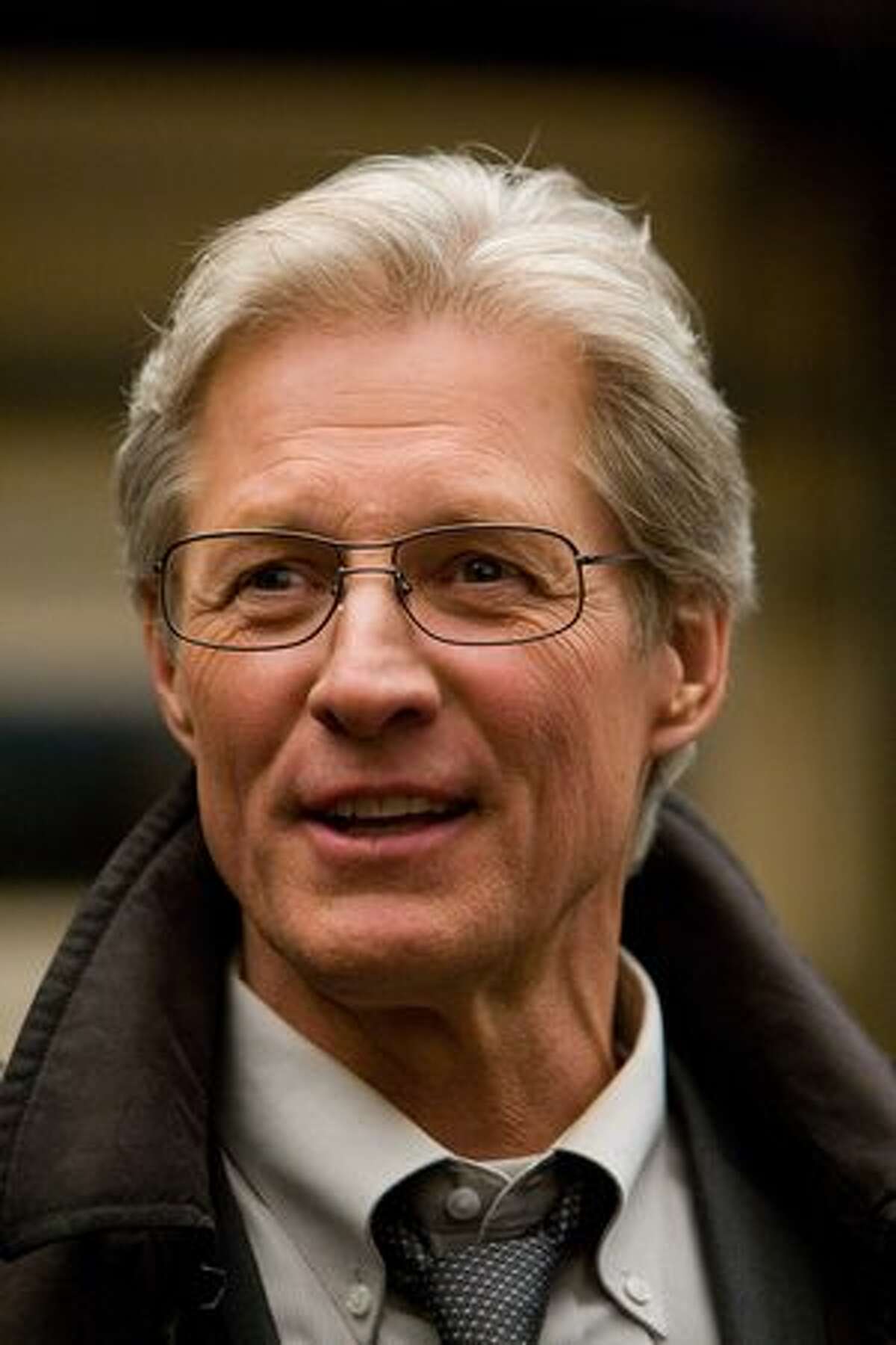 Bruce Boxleitner as Alan Bradley, a business partner of Flynn's who became Sam's guardian when Flynn disappeared in the '80s.
